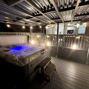 numero-venti-aparthouse-wifi-parking-hot-tub.hotels-newcastle-upon-tyne.com/